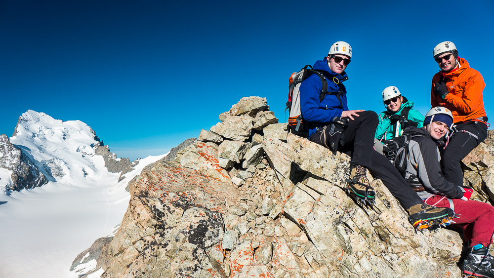 Alpinistes au sommet du Pic du Glacier Blanc.